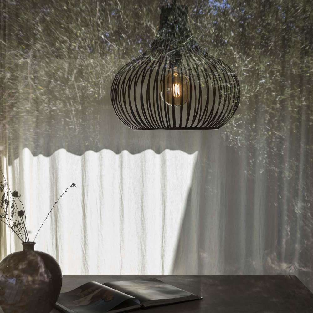 Пендел Ideal Lux Onion SP1 D47 пред прозорец в интериор