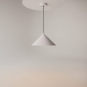 Пендел Maytoni Basic colors MOD167PL-01W с бял конусовиден метален абажур на сив фон