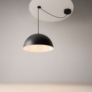 Пендел Maytoni Basic colors MOD168PL-01B с черен полусферичен метален абажур на сив фон