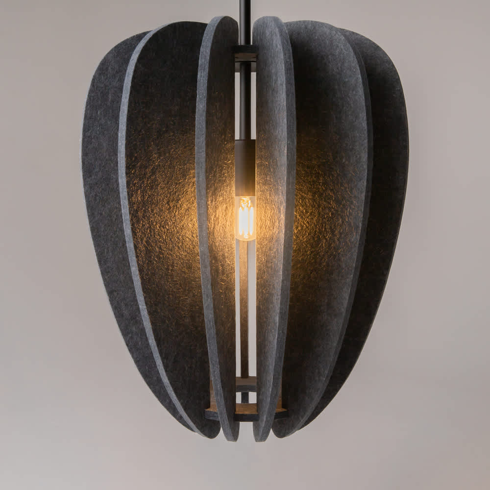 Пендел Maytoni Cambio MOD398PL-01GR с сив абажур от филц и черно тяло на сив фон