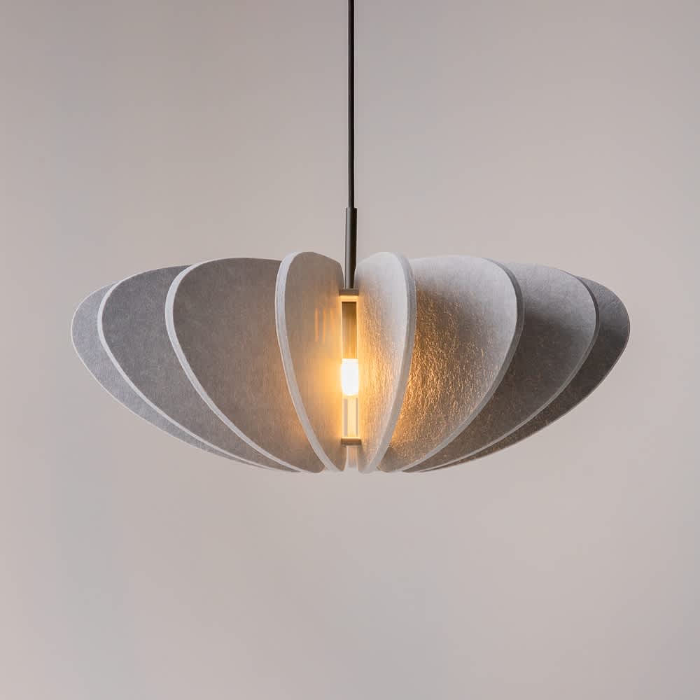 Пендел Maytoni Cambio MOD398PL-01GR1 с сив абажур от филц и черно тяло на сив фон
