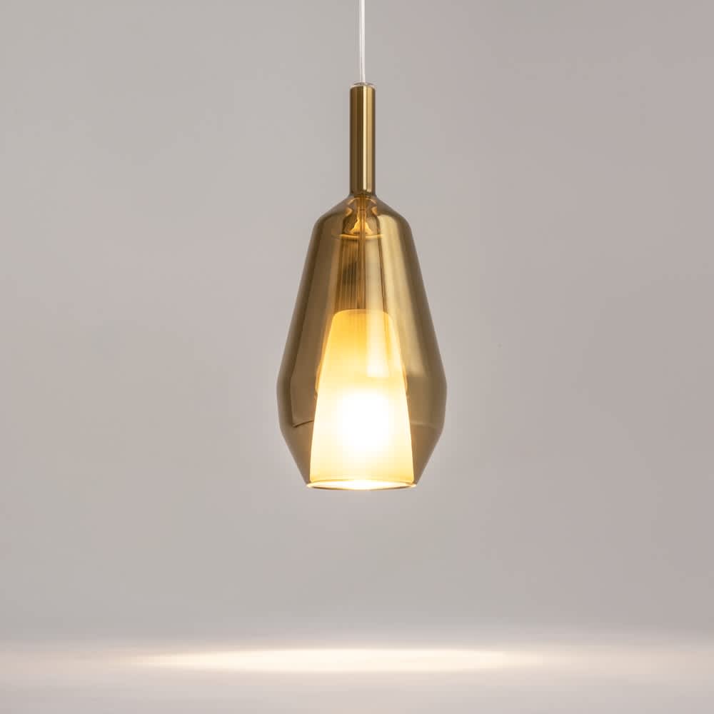 Пендел Maytoni Duality MOD271PL-01B7 със златен външен стъклен абажур и вътрешен конусовиден абажур на сив фон