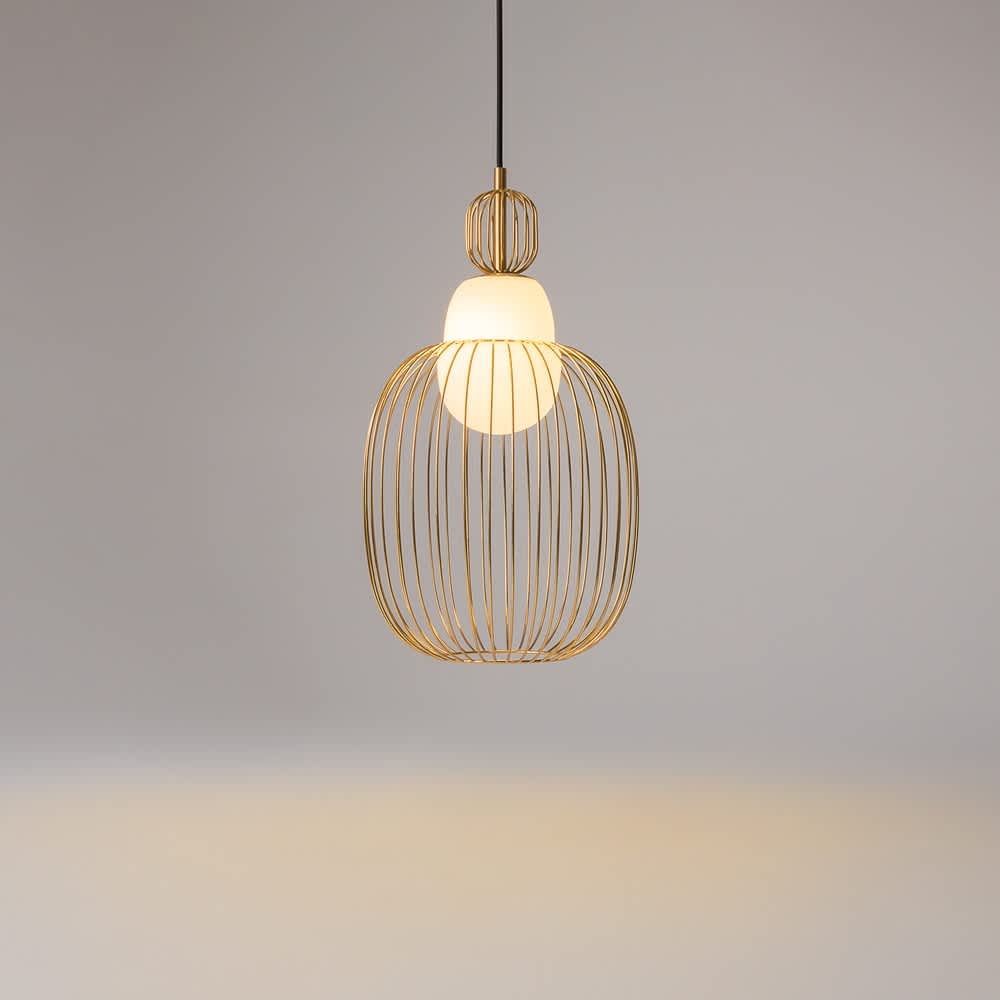 Пендел Maytoni Levitation MOD376PL-01G1 с издължен овален метален абажур в цвят месинг и бял стъклен дифузер