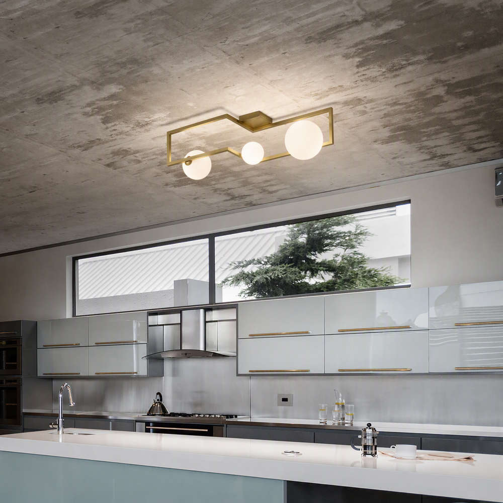 Плафон Ideal Lux Angolo PL3 284330 с метална рамка с месингово покритие и три бели сфери на тавана в кухня