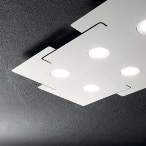 Totem PL6 215785 - прорези и светещи крушки отблизо Близък кадър на белия Ideal Lux Totem PL6 215785 с декоративните прорези в металното тяло и светещите крушки GX53