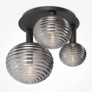 Изглед отдолу на Maytoni Reels MOD268CL-03B с три стъклени абажура с различни размери