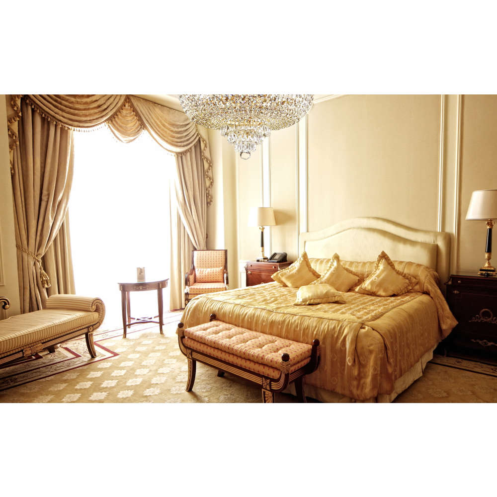 Maytoni Palace DIA890-CL-06-G - интериор на спалня с полилея