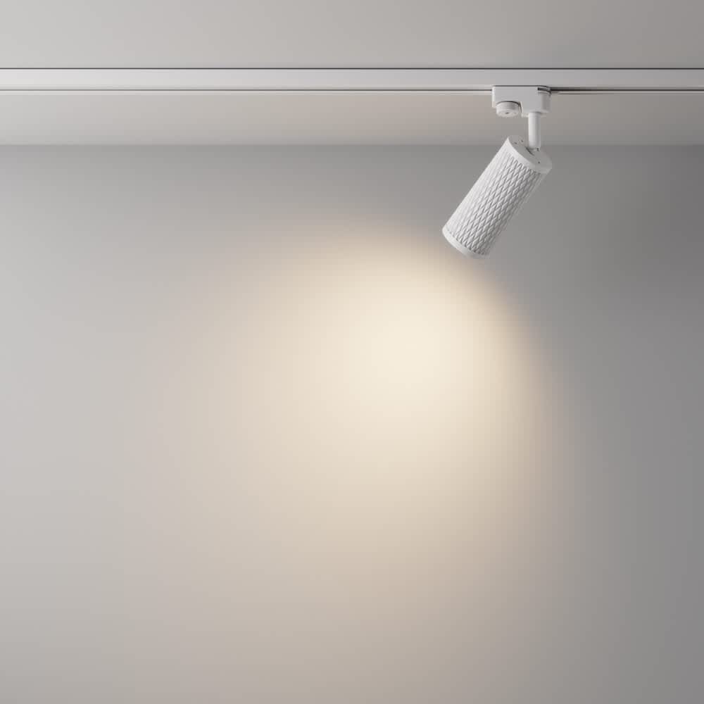Релсов спот за Unity Maytoni Focus Design TR011-1-GU10-W, бял, студиен изглед на насочената светлина