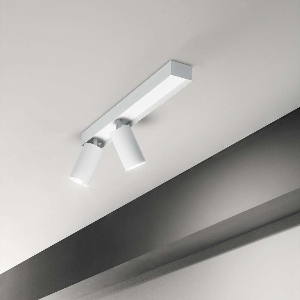 Монтиран на тавана Ideal Lux Profilo PL2 314716 с две бели метални глави, насочени под ъгъл
