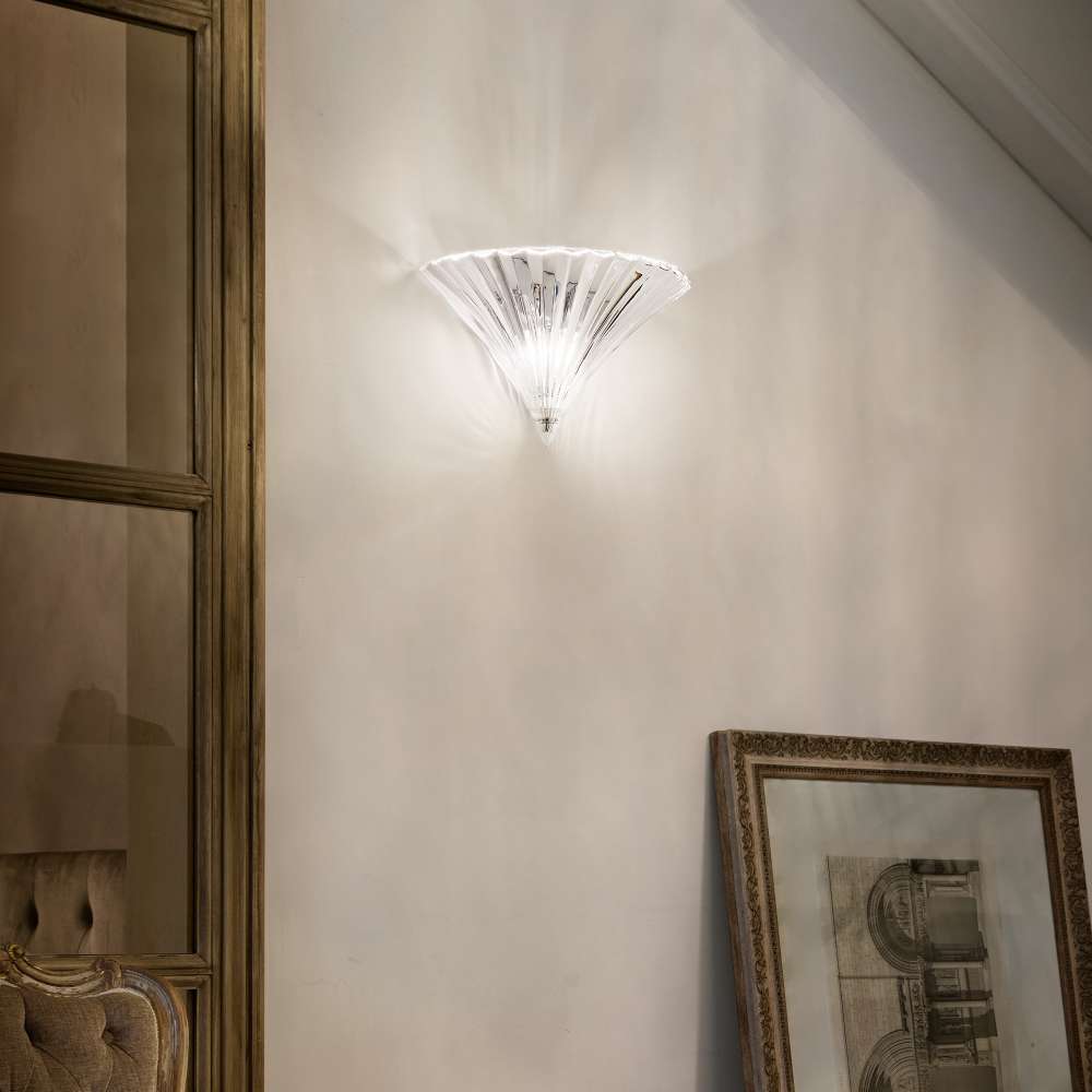 Ideal Lux Santa 087368 - прозрачен стъклен аплик Santa AP1 Big върху светла стена до картина