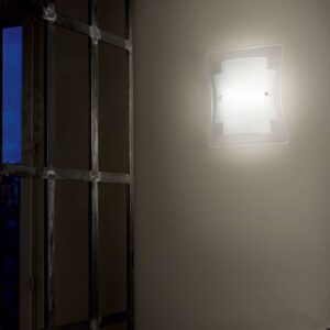 Ideal Lux Triplo AP2 026480 в интериор Светещ стъклен аплик Ideal Lux Triplo AP2 026480 на стена до прозорец
